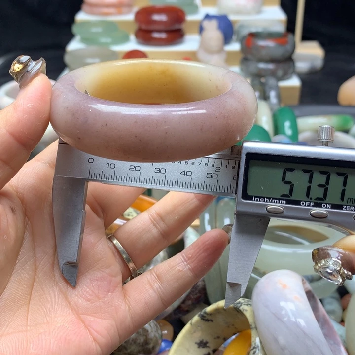 未镶嵌手镯石英质玉