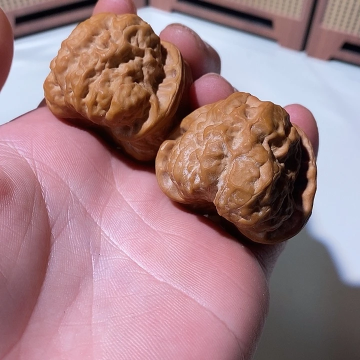 大***庞精品文玩核桃蛤蟆头