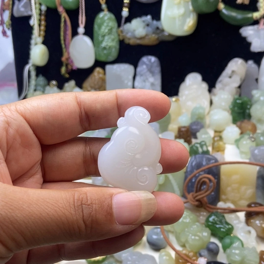 和田玉未镶嵌颈饰