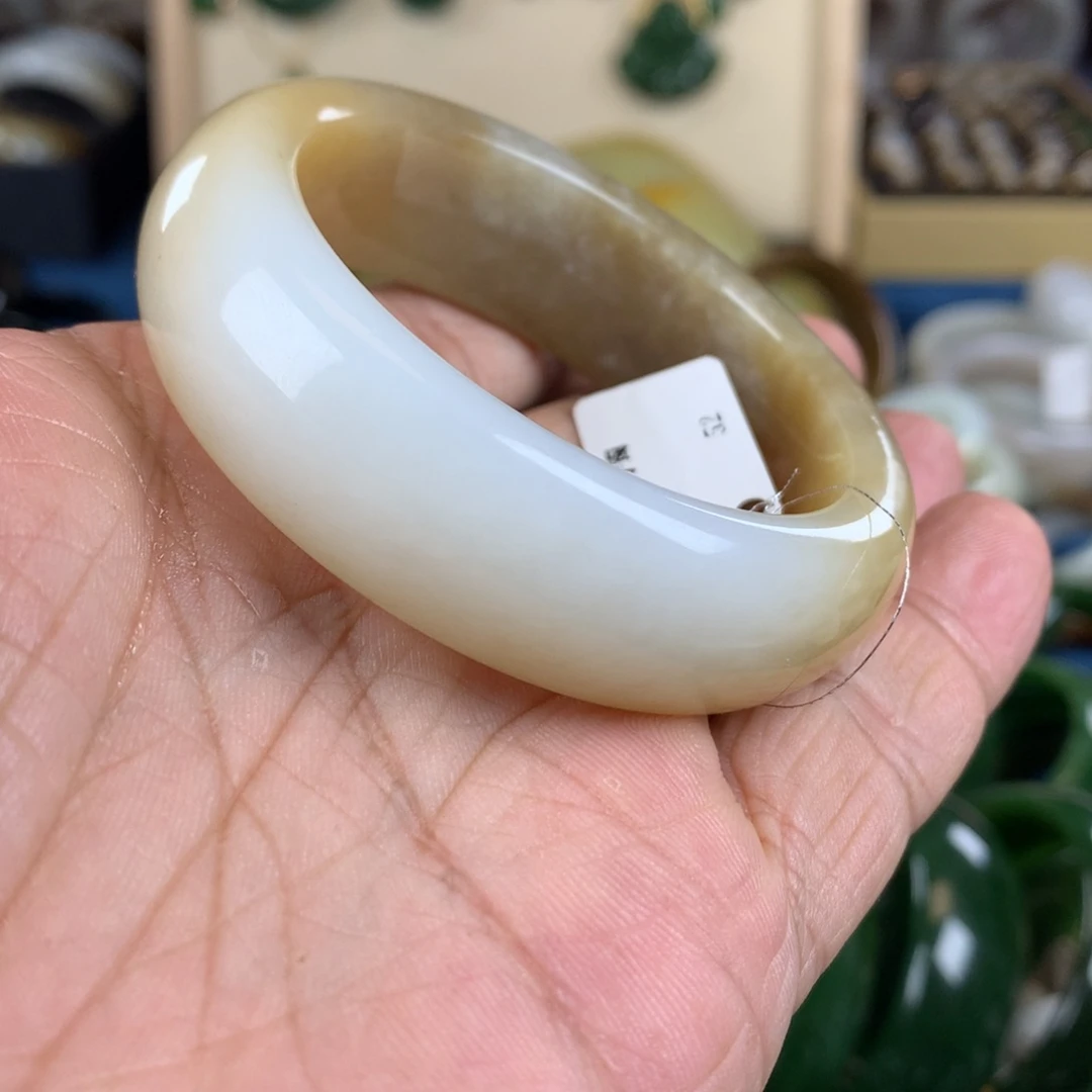 和田玉未镶嵌手镯