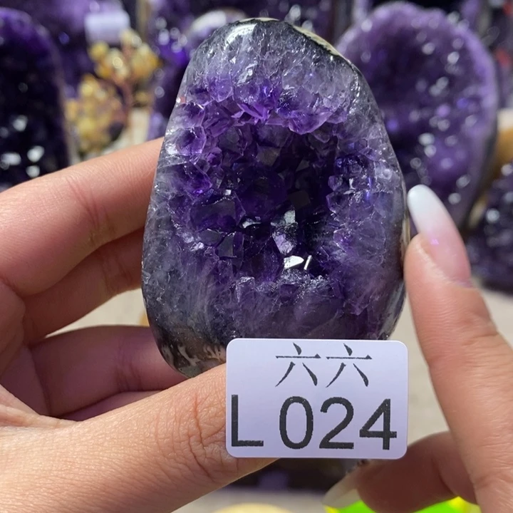 未镶嵌水晶大型摆件（非配饰）