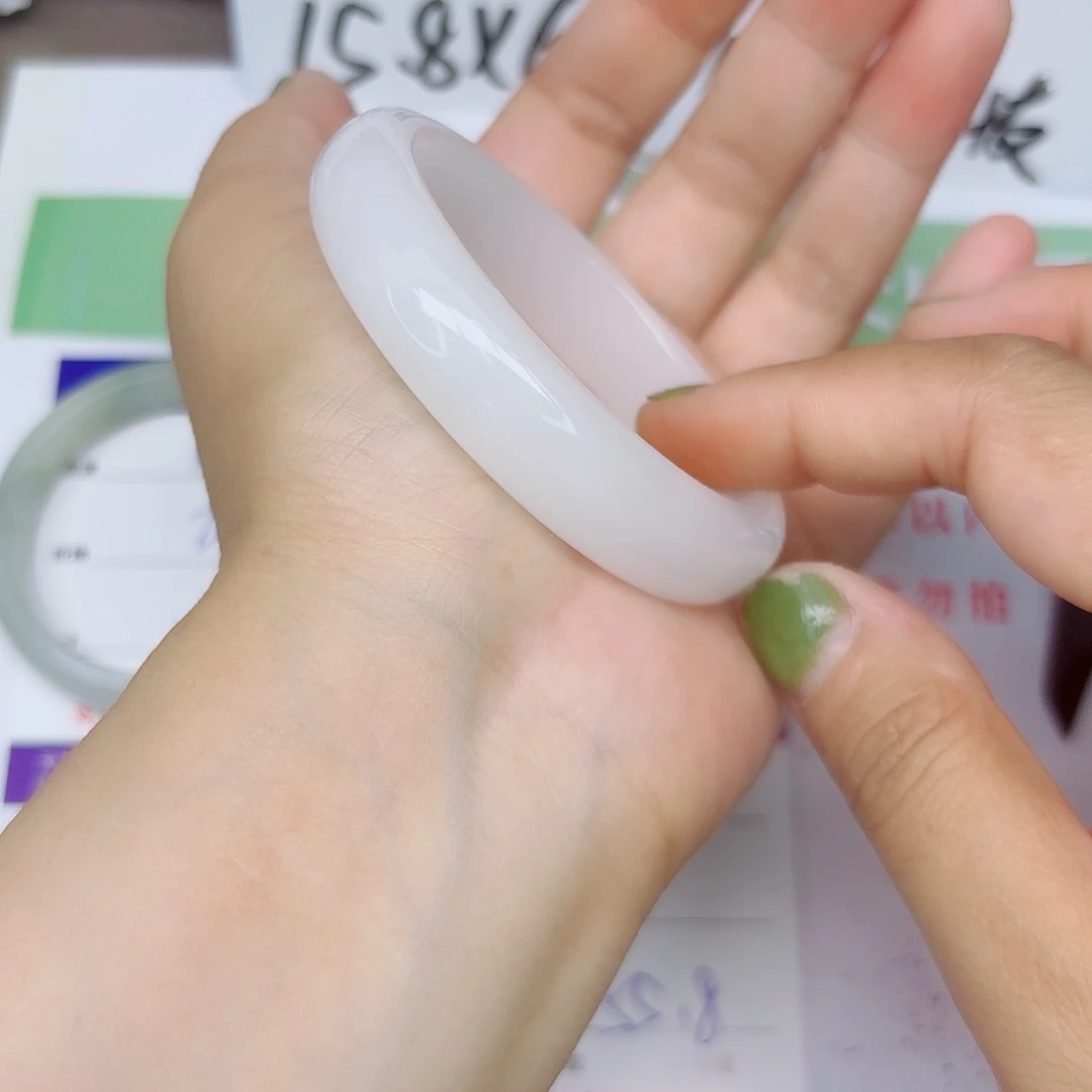 石英质玉手镯未镶嵌104/5556