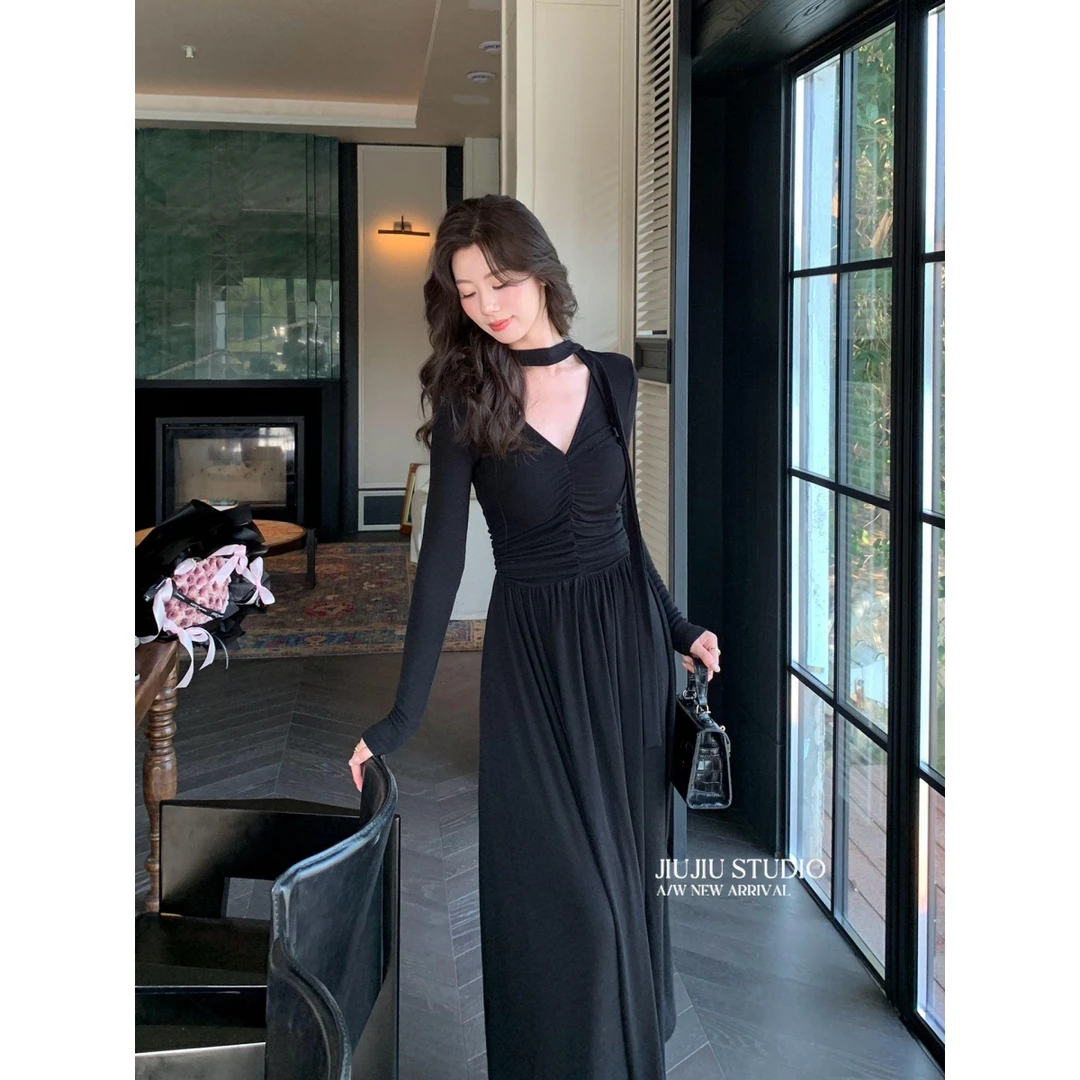 小众设计感褶皱飘带连衣裙女秋季修身显瘦a字针织长裙