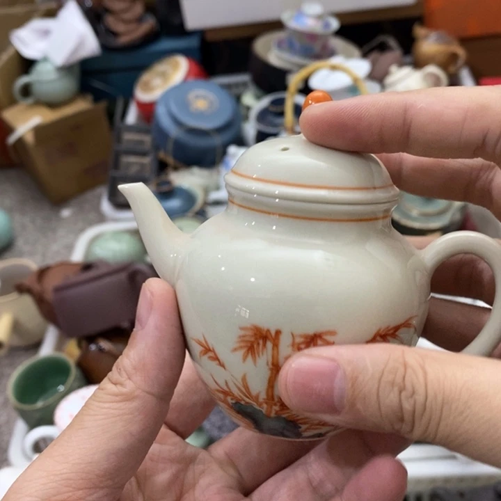 陶瓷艺术品及陶瓷壶