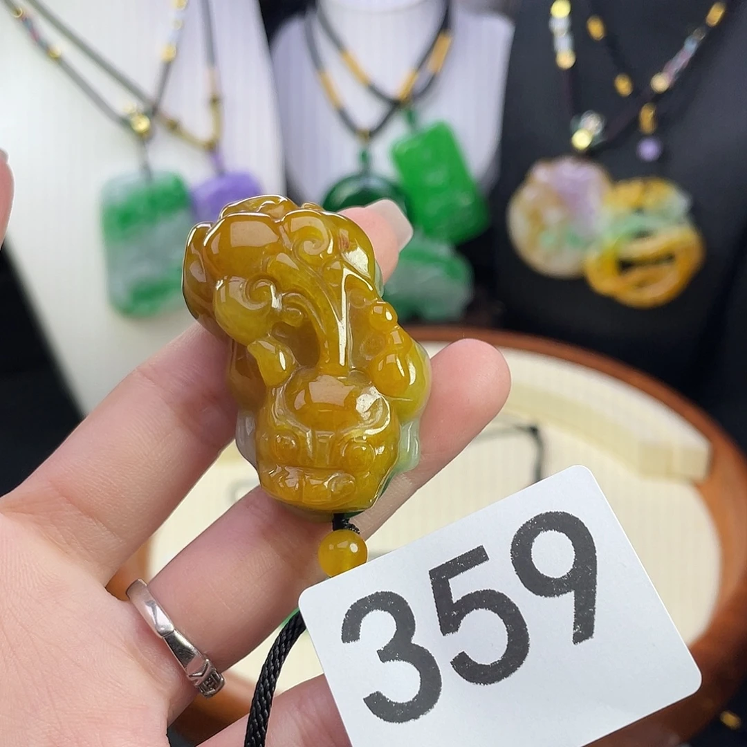 翡翠未镶嵌吊坠(赠链)