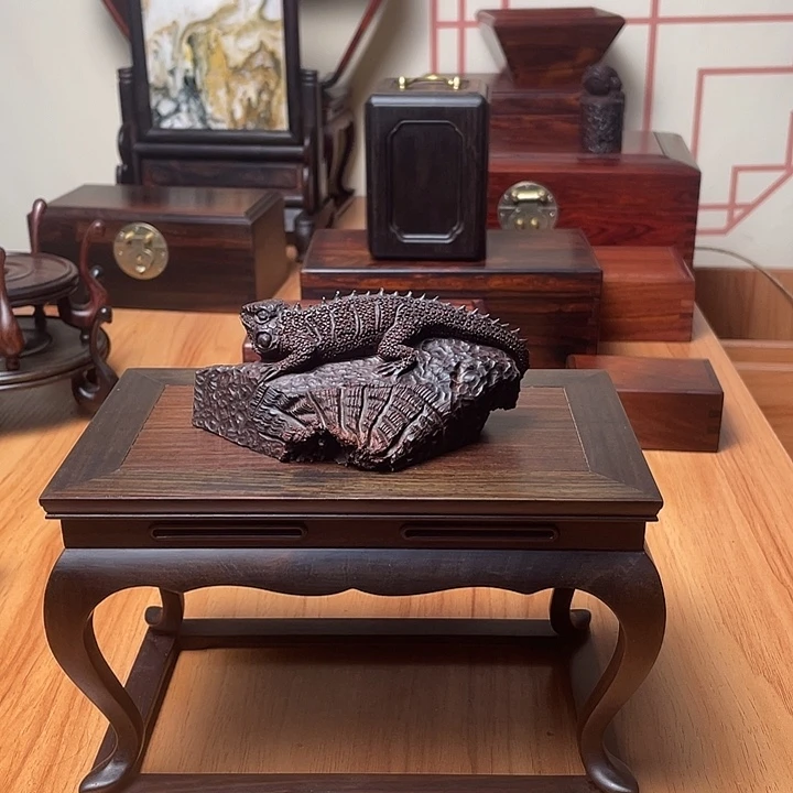 蛋***啊交趾黄檀（大红酸枝）底座木雕