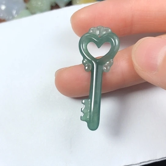 翡翠未镶嵌颈饰缅甸A货，每天下午1点半开播