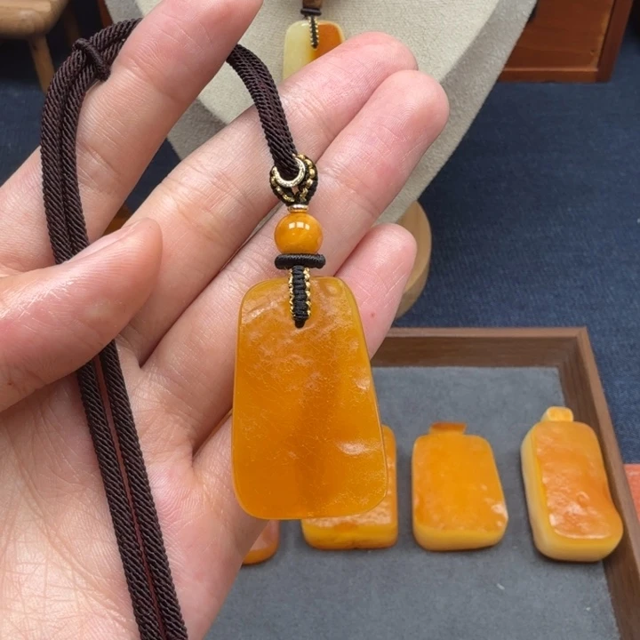 蜜蜡未镶嵌吊坠(赠链)