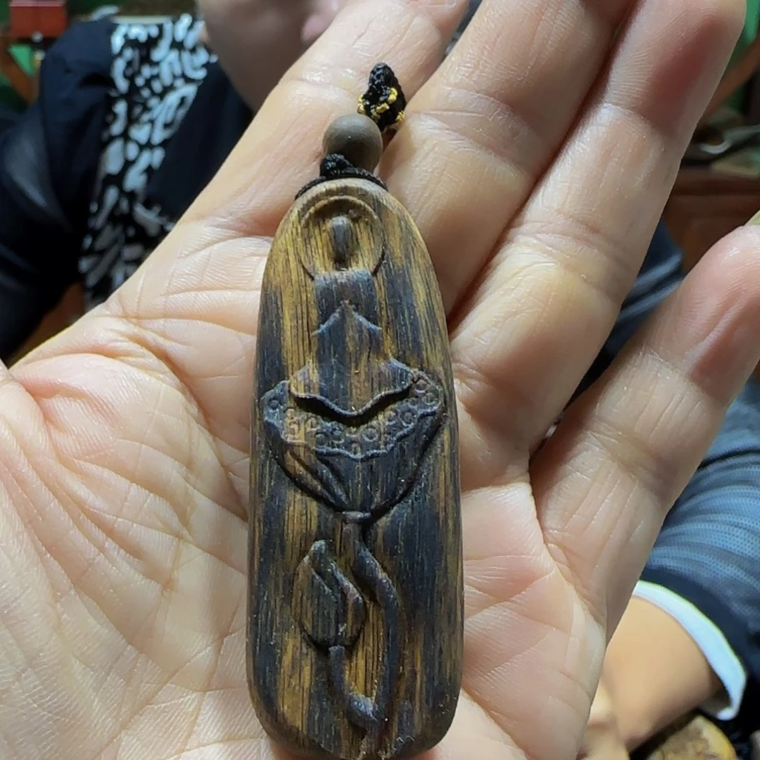 沉香沉香碎屑海南白奇乌身老料无相佛带绳7.8克