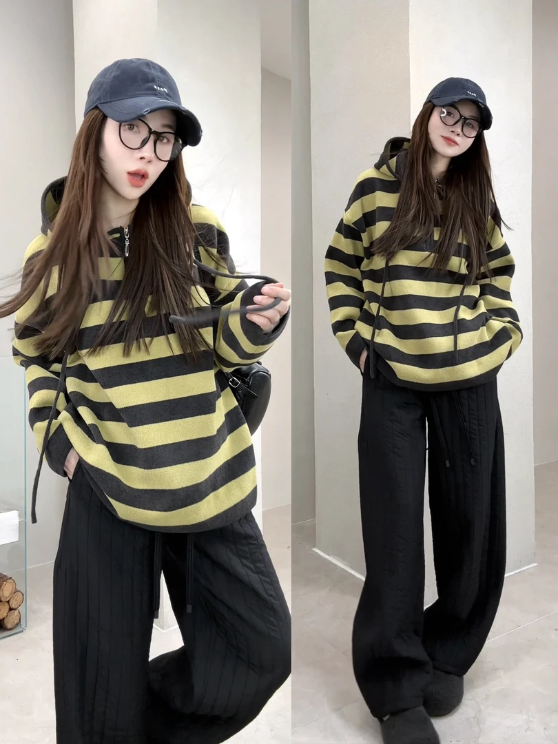 月月 2025冬季新款小众设计时尚条纹连帽保暖卫衣上衣 2511C8542