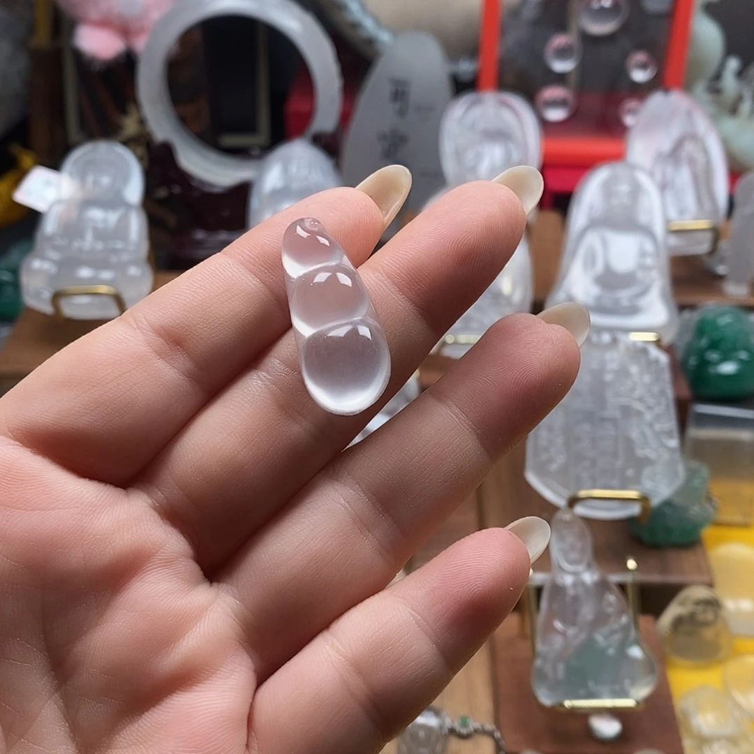 石英质玉未镶嵌颈饰