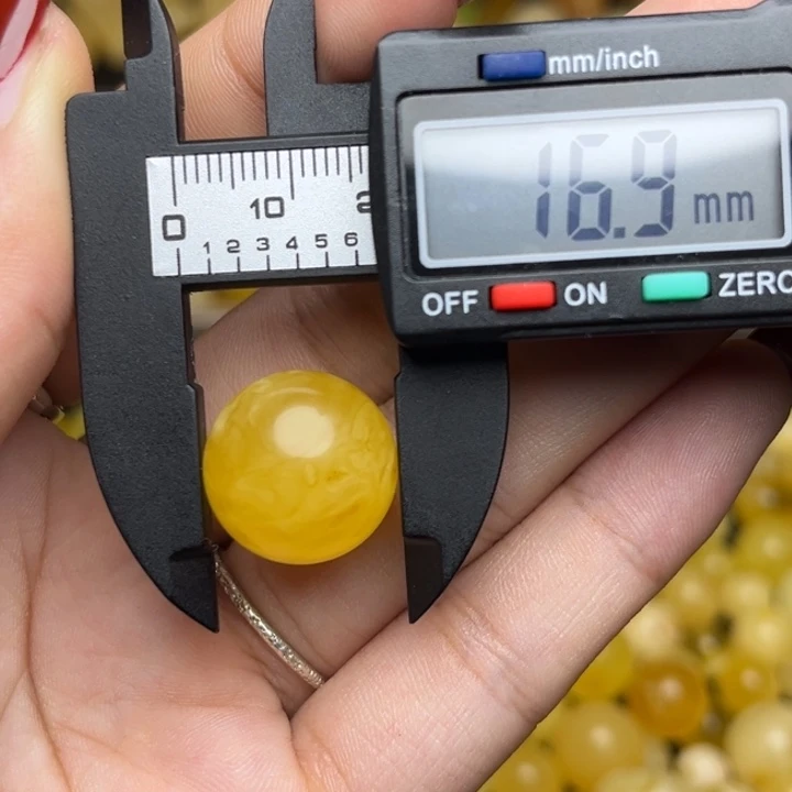 蜜蜡未镶嵌珠宝奇石鸡油黄满蜡妖花圆珠微瑕