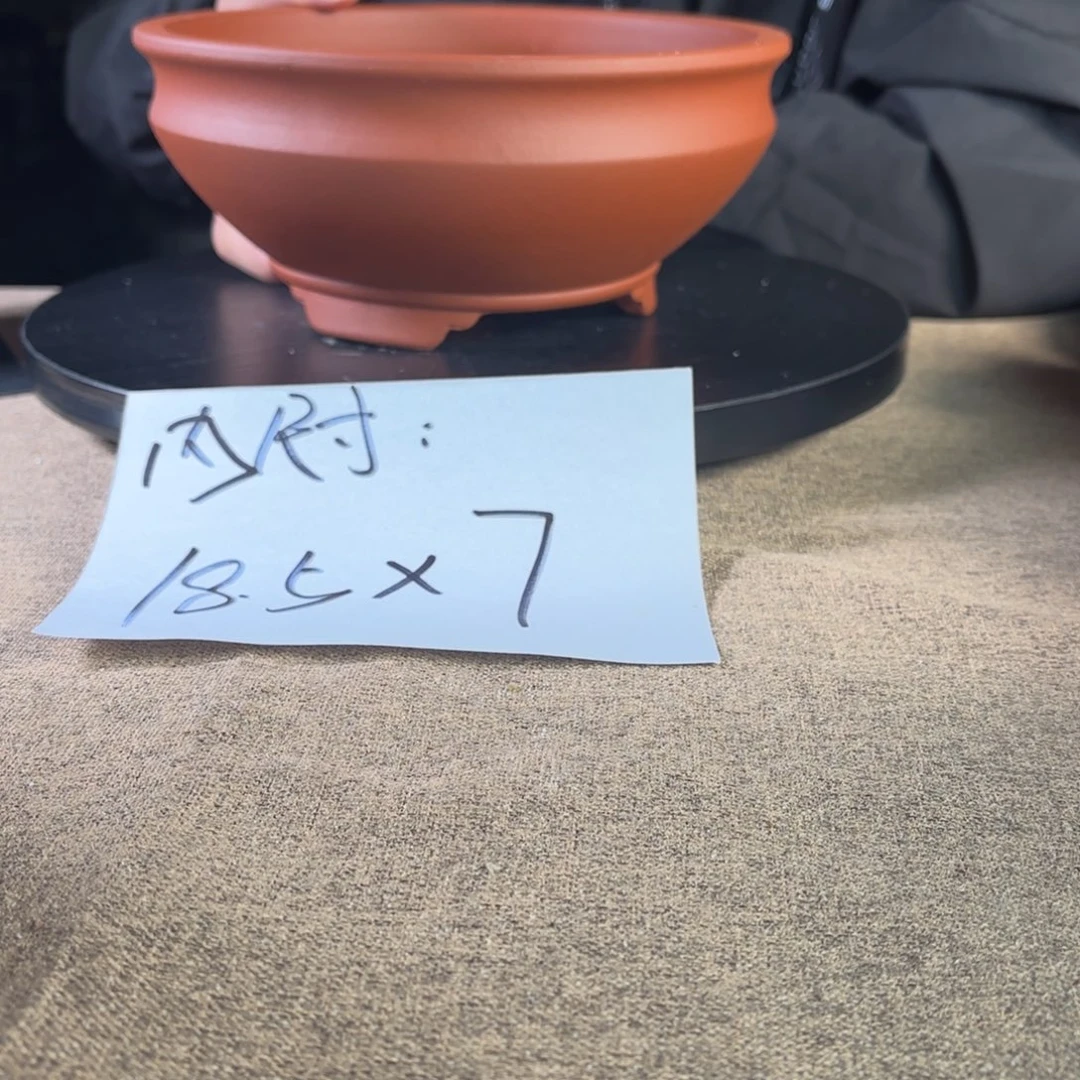 A宜兴紫砂小花盆