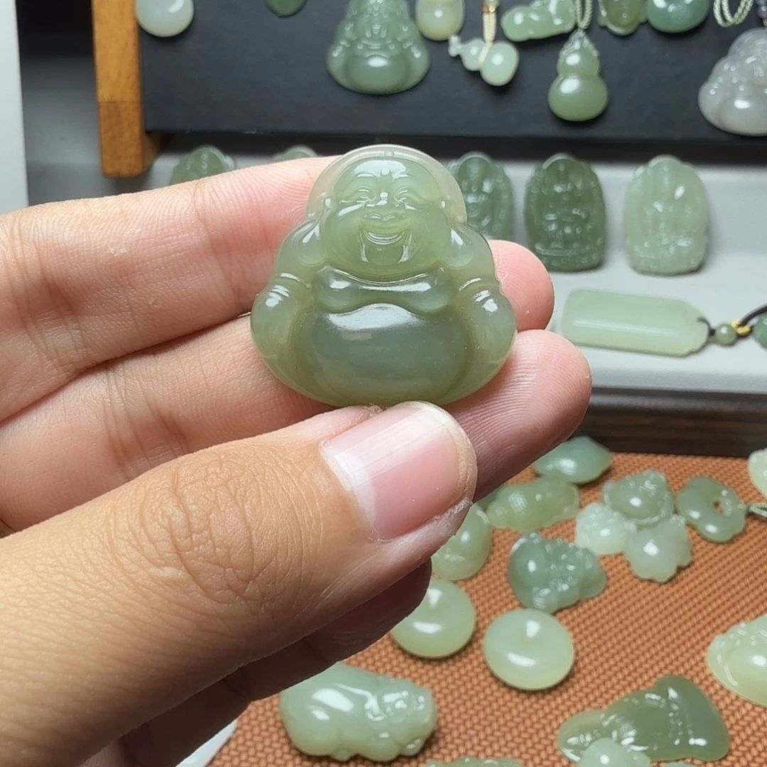 R***y和田玉未镶嵌颈饰