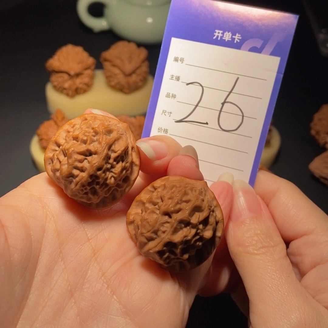 文玩核桃把件瓷娃娃手捻32左右 偏远地区不包邮