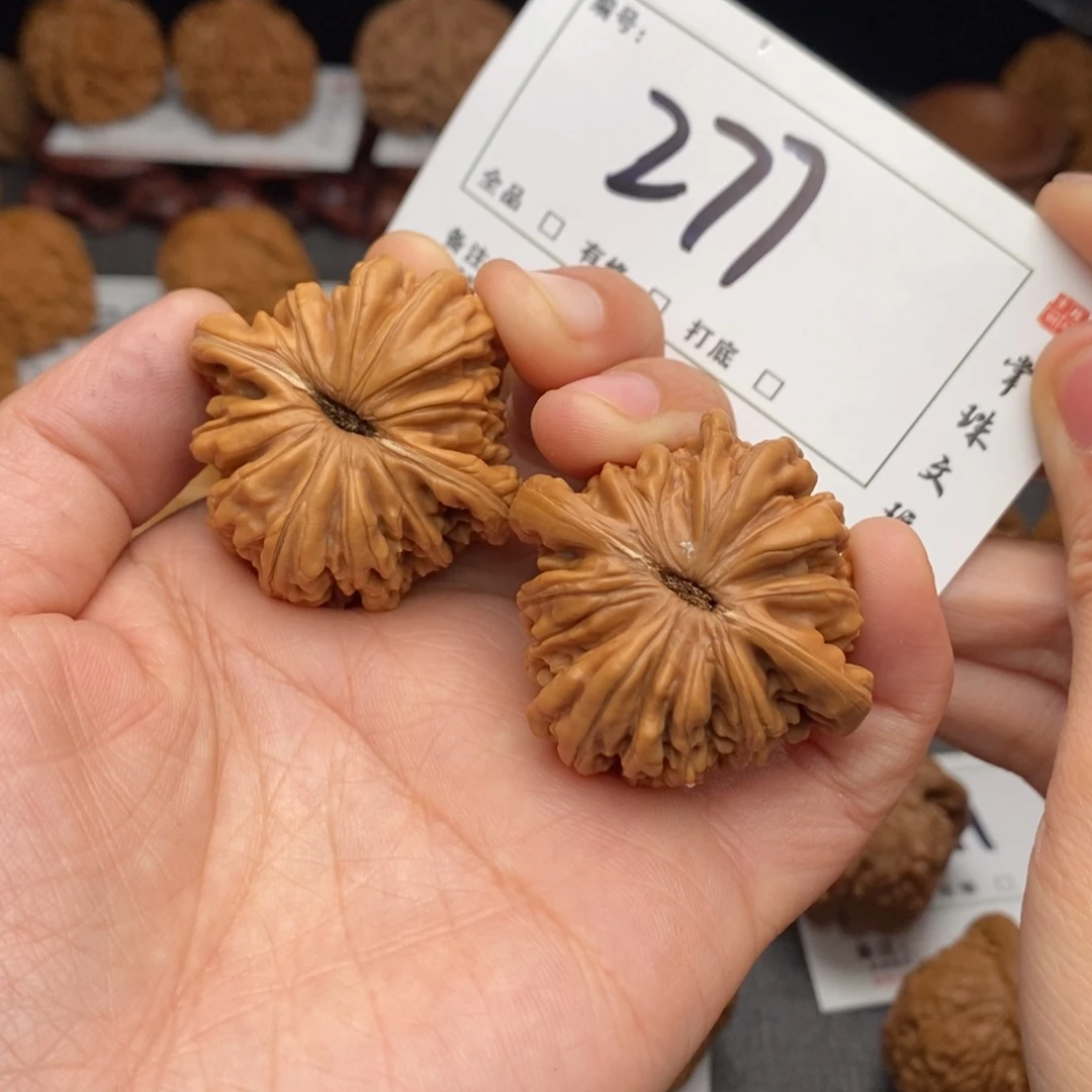 碧***！文玩核桃吊坠40楼子277