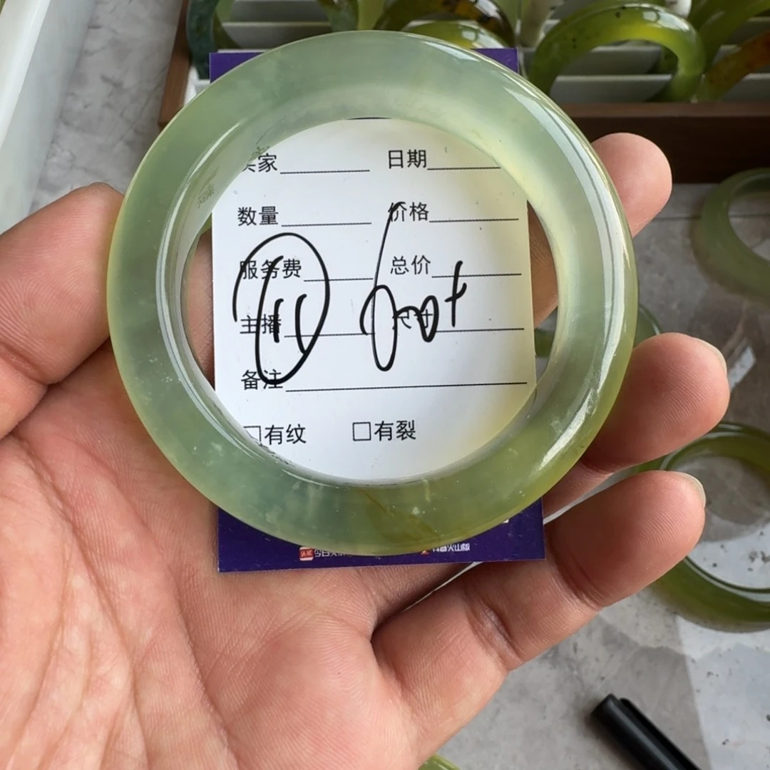 蛇纹石玉未镶嵌手镯嘿*。