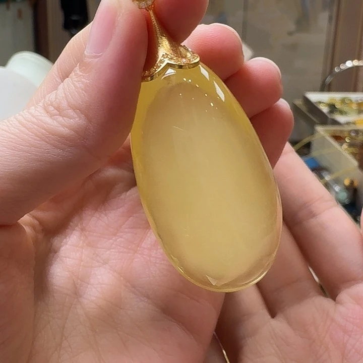 琥珀未镶嵌颈饰吊坠