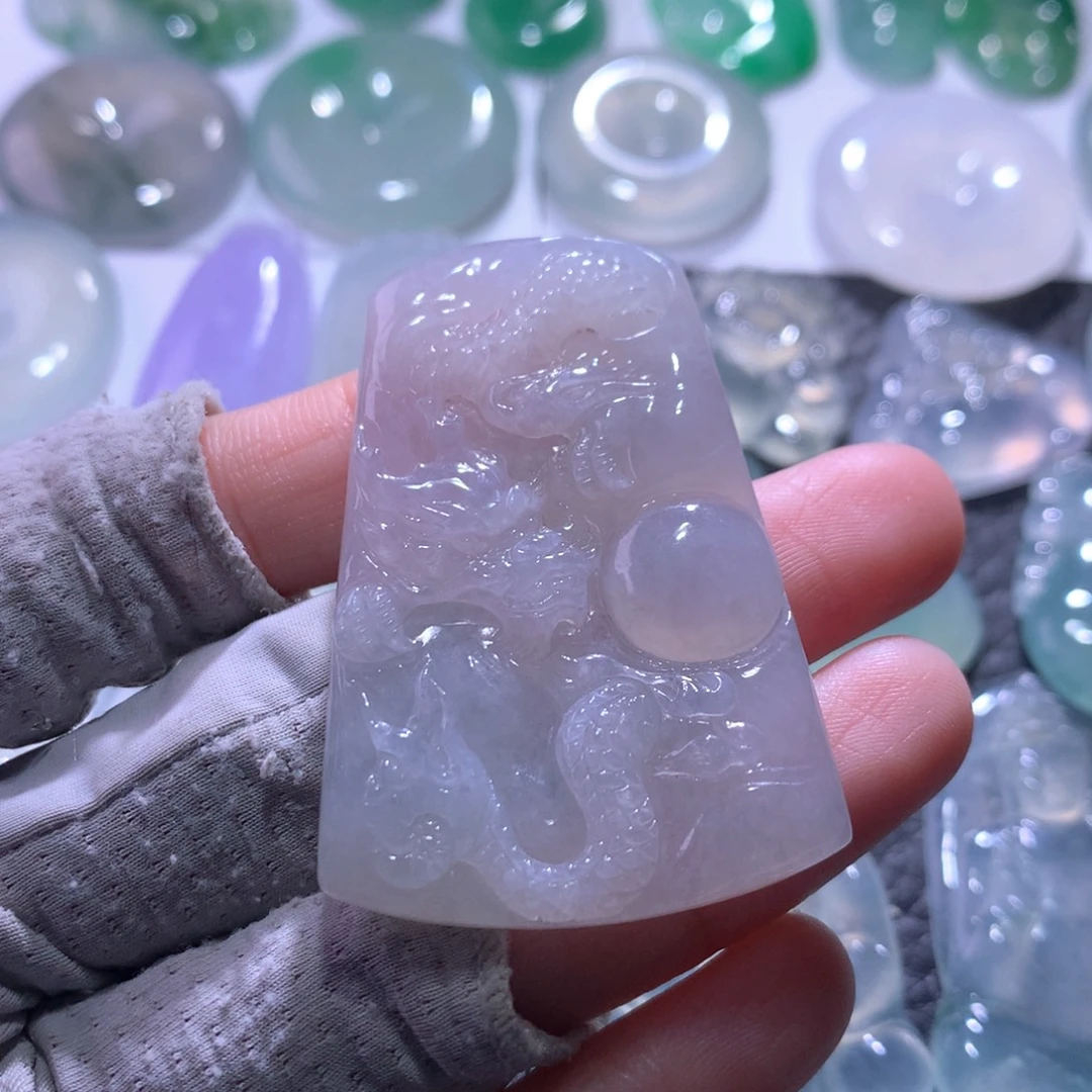 翡翠未镶嵌颈饰龙牌