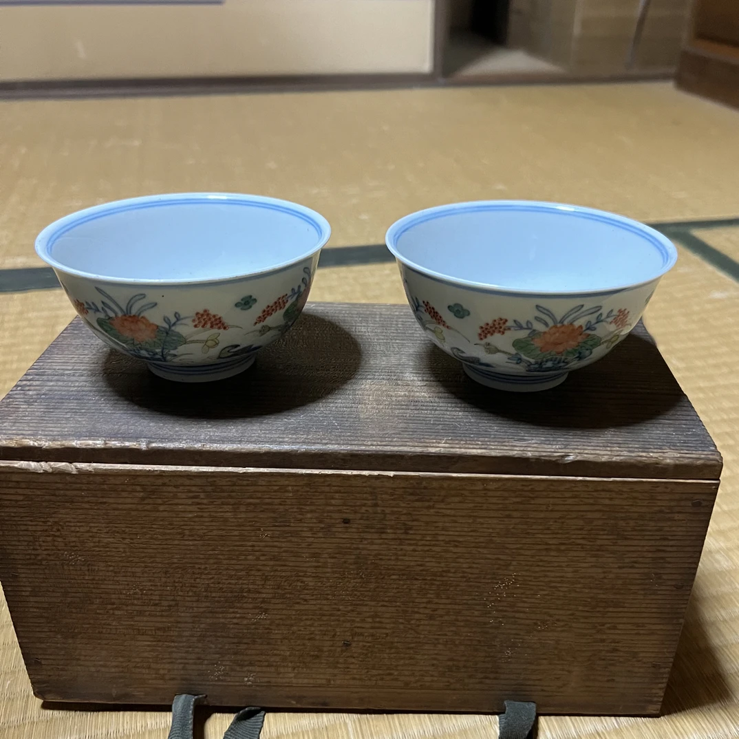 一对画片精美的碗