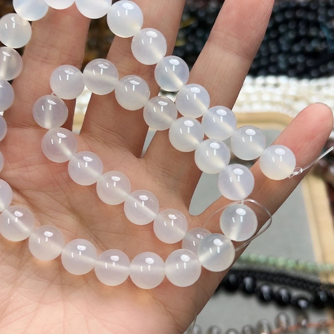 玛瑙/玉髓未镶嵌珠宝半成品卡十白玛圆珠一条