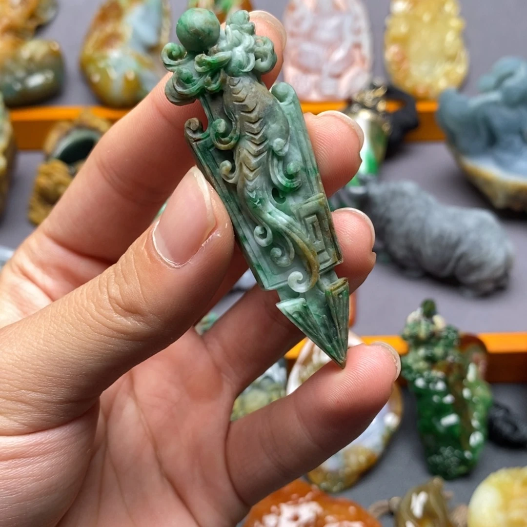 颈饰未镶嵌翡翠一