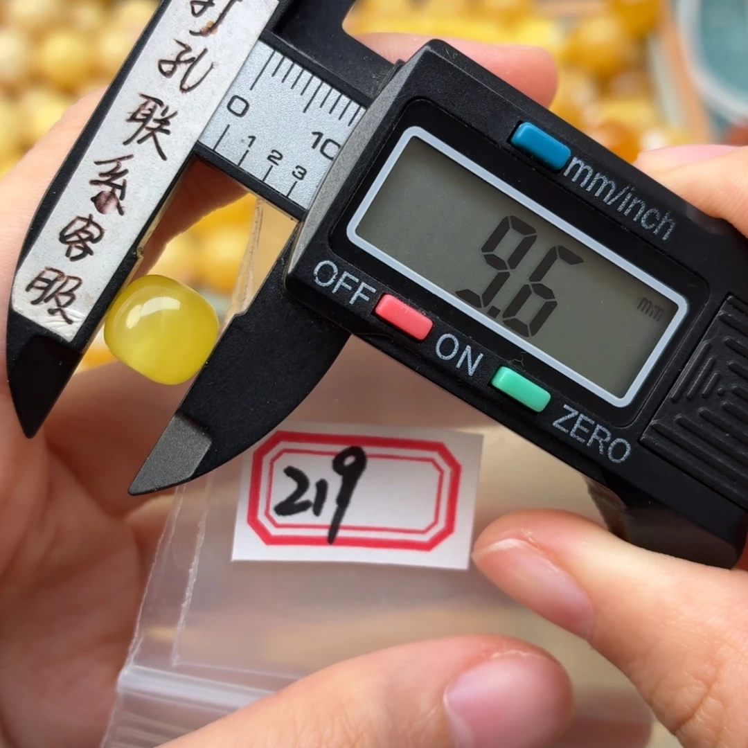 好***子蜜蜡未镶嵌裸石蜜蜡