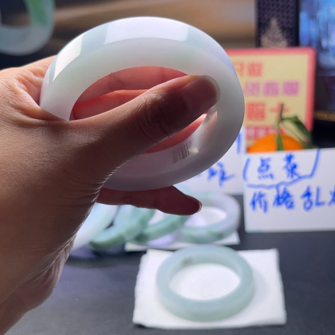 小***人定制翡翠未镶嵌手镯