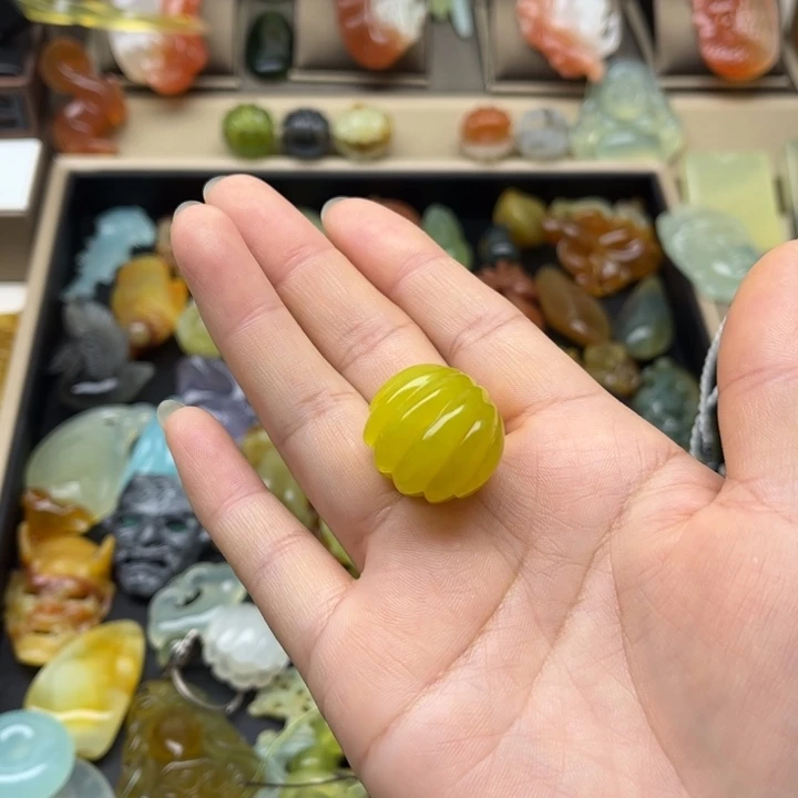 神***哥蛇纹石玉未镶嵌颈饰