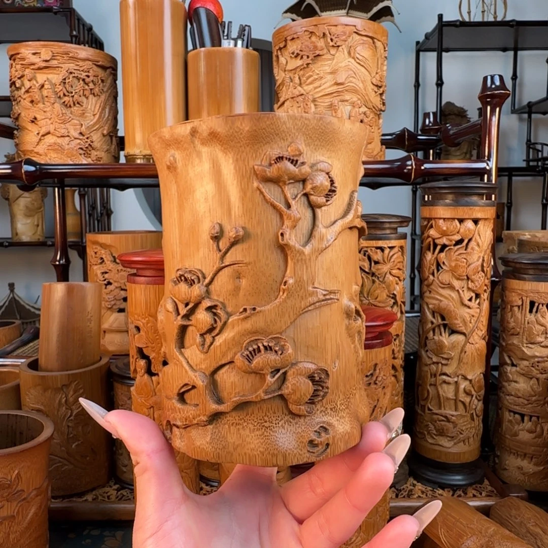 国***章香榧木梅花笔筒茶道筒