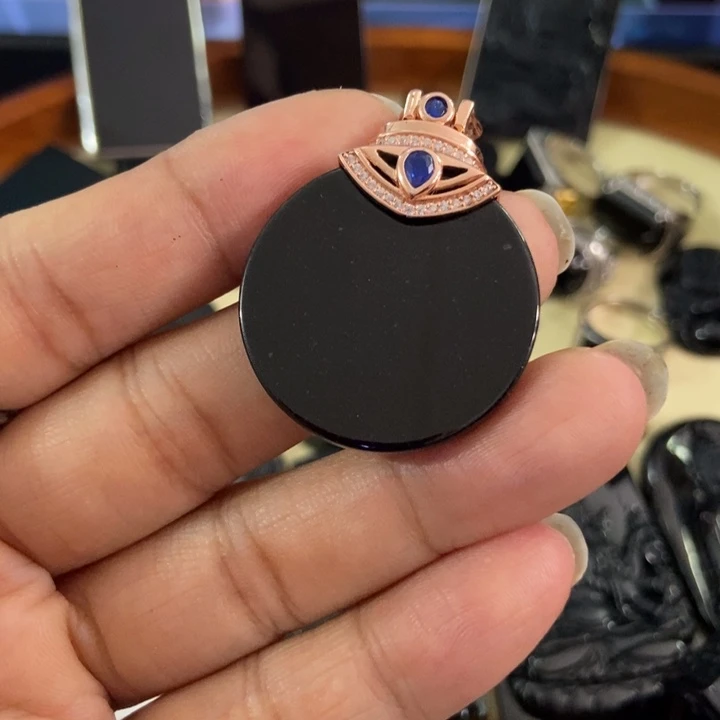 翡翠颈饰未镶嵌墨翠