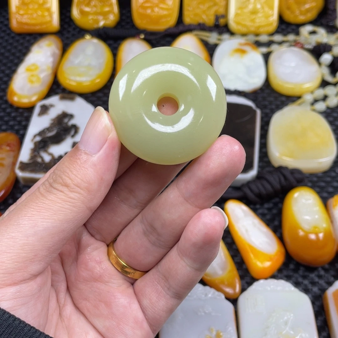 颈饰未镶嵌和田玉