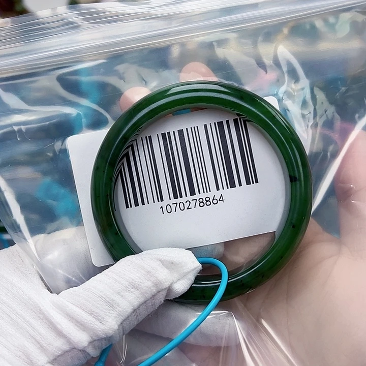 和田玉未镶嵌手镯微瑕61