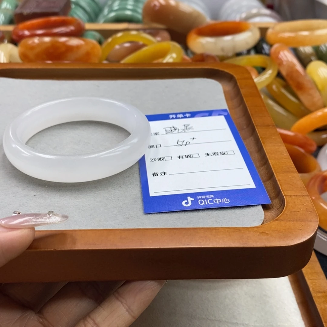 石英岩玉手镯未镶嵌晓*冰翠