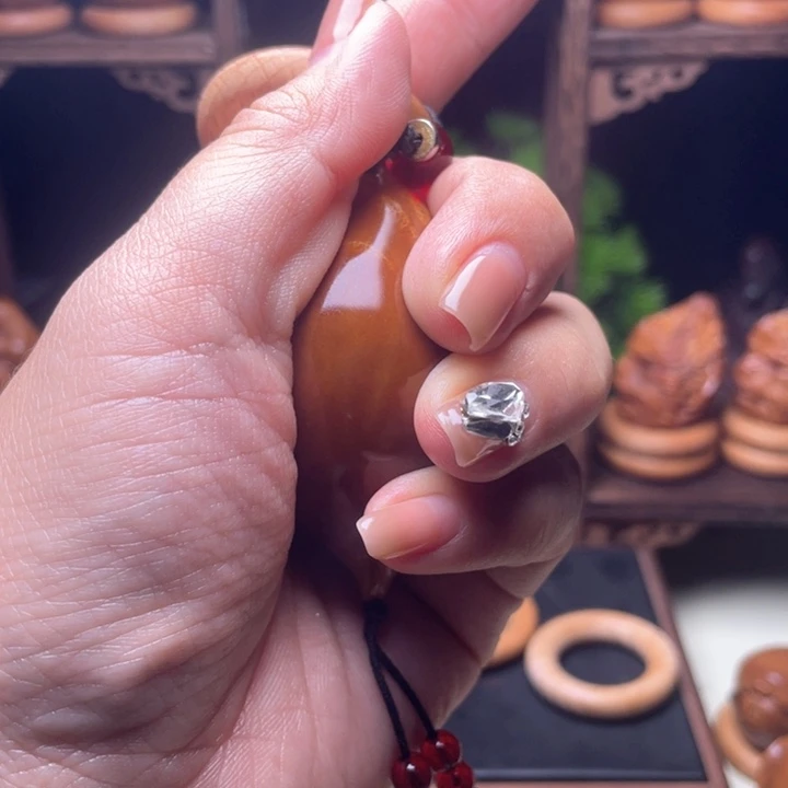 吊坠橄榄核蝴蝶单子3.5