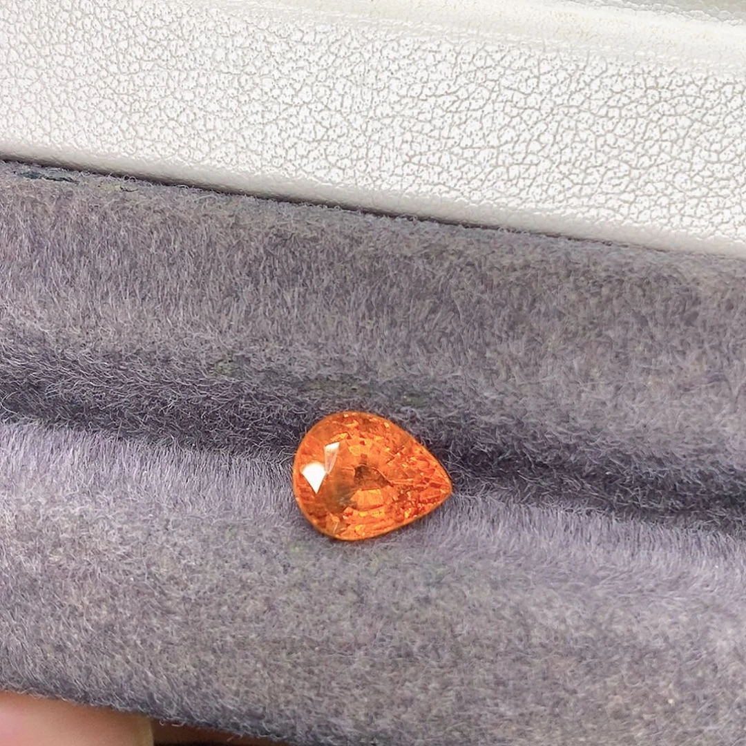 石榴石3.62克拉天然玻璃体满火彩芬达石未镶嵌