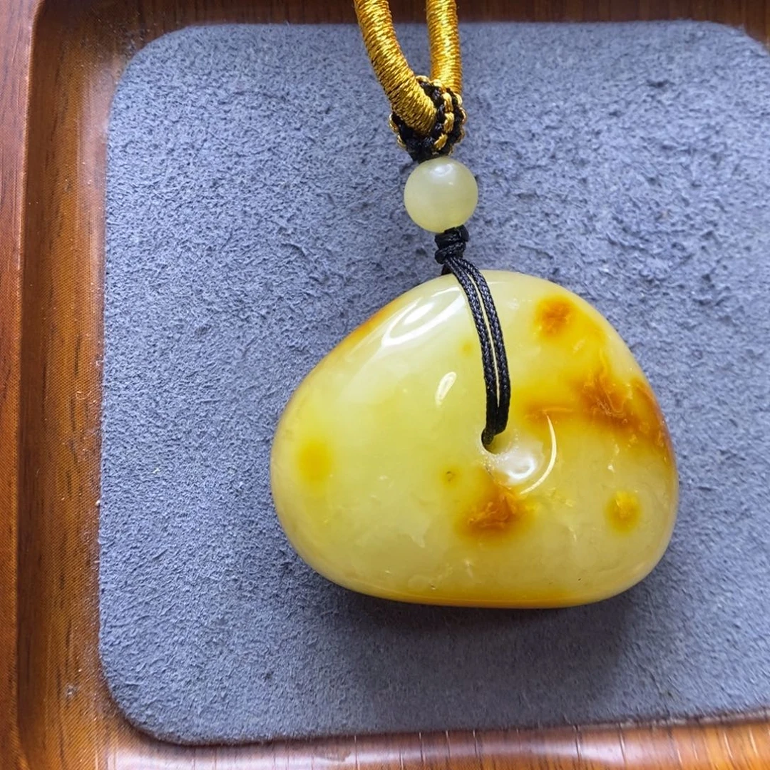 玉***复蜜蜡未镶嵌颈饰郎