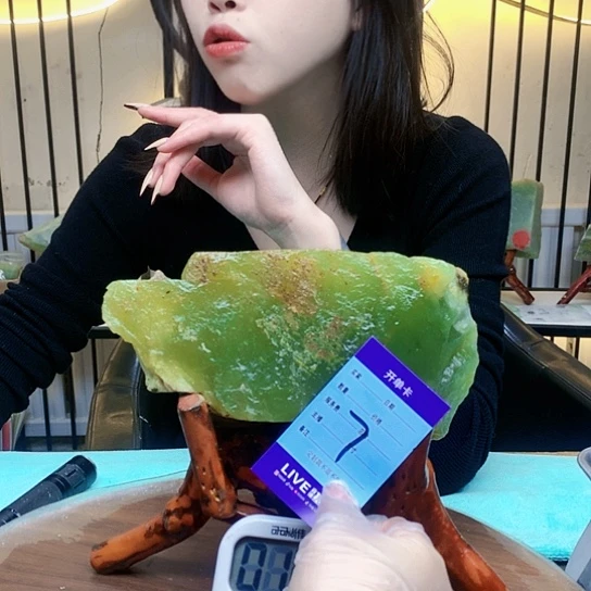 【闪购商品】未镶嵌蛇纹石玉原石欲***词