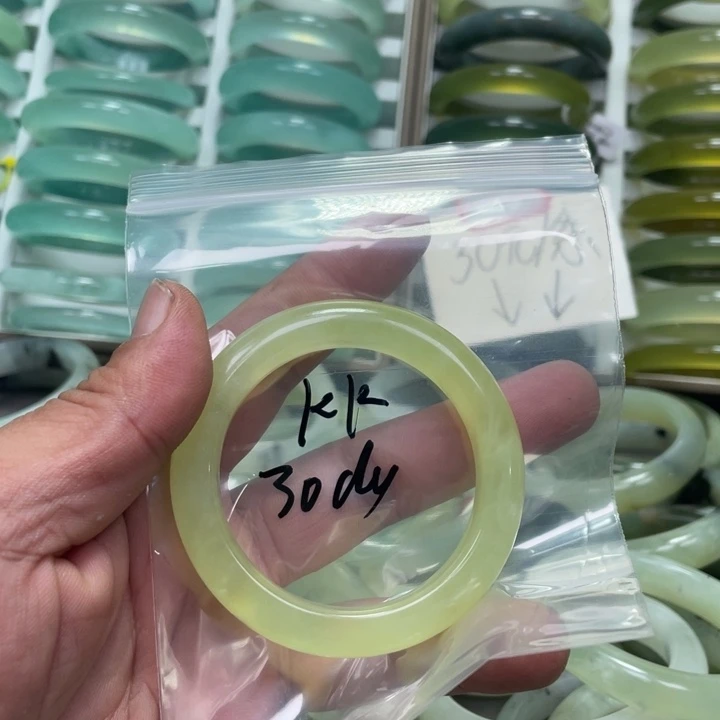 K***k未镶嵌蛇纹石玉手镯