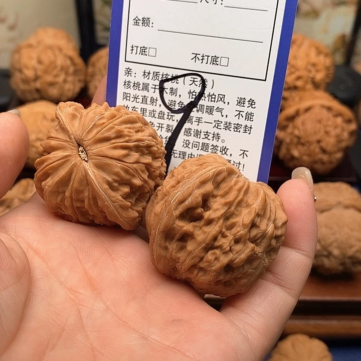 桃核吊坠隔****す磨盘狮子头40