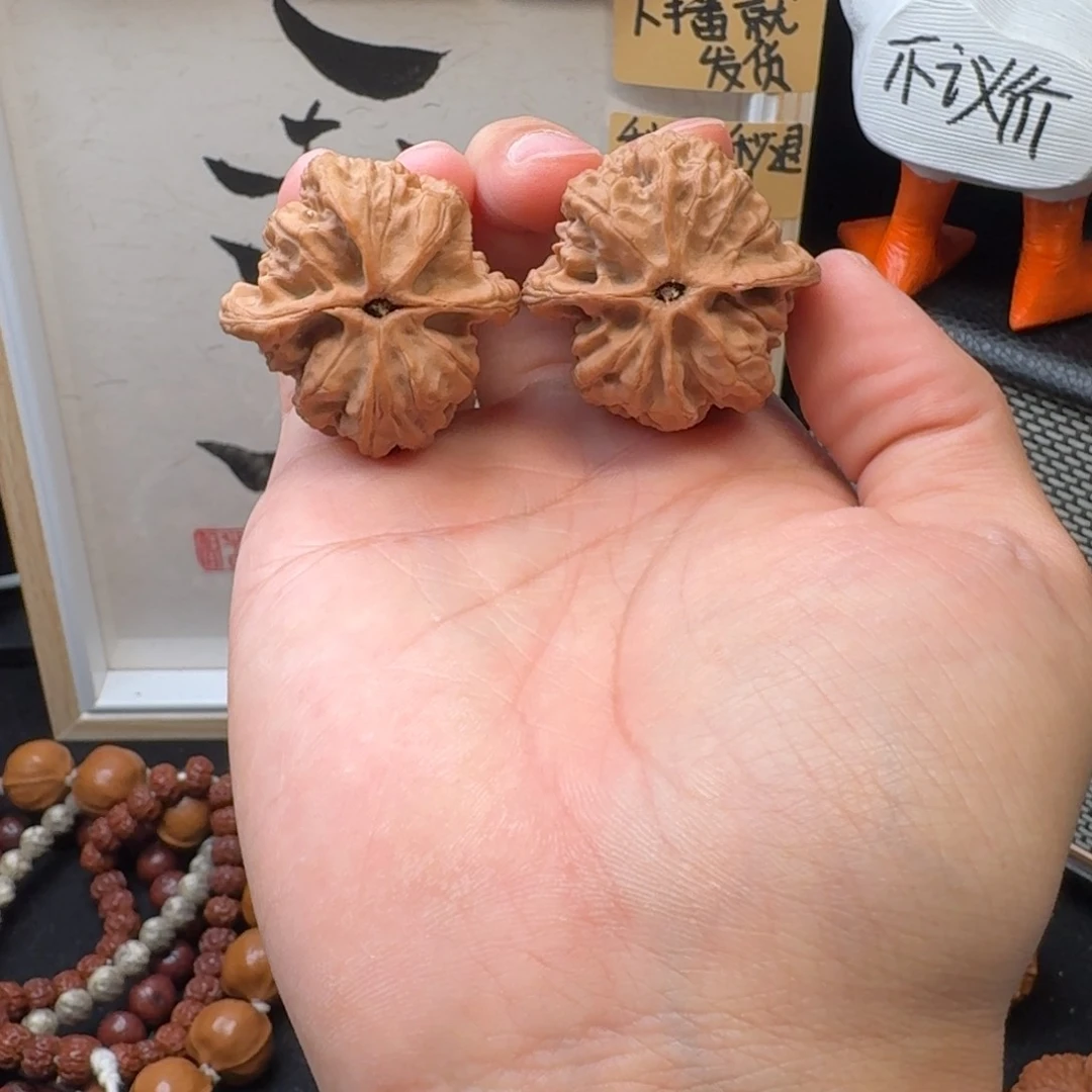 文玩核桃吊坠3902梨木台