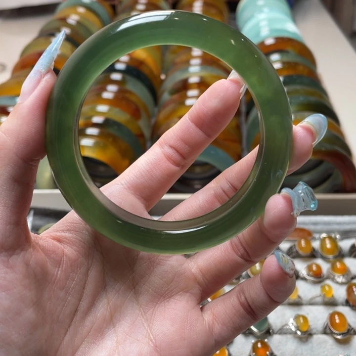 蛇纹石玉未镶嵌手镯60