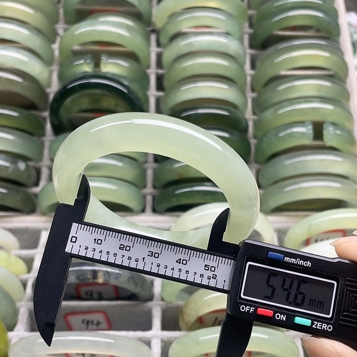 蛇纹石玉未镶嵌手镯94