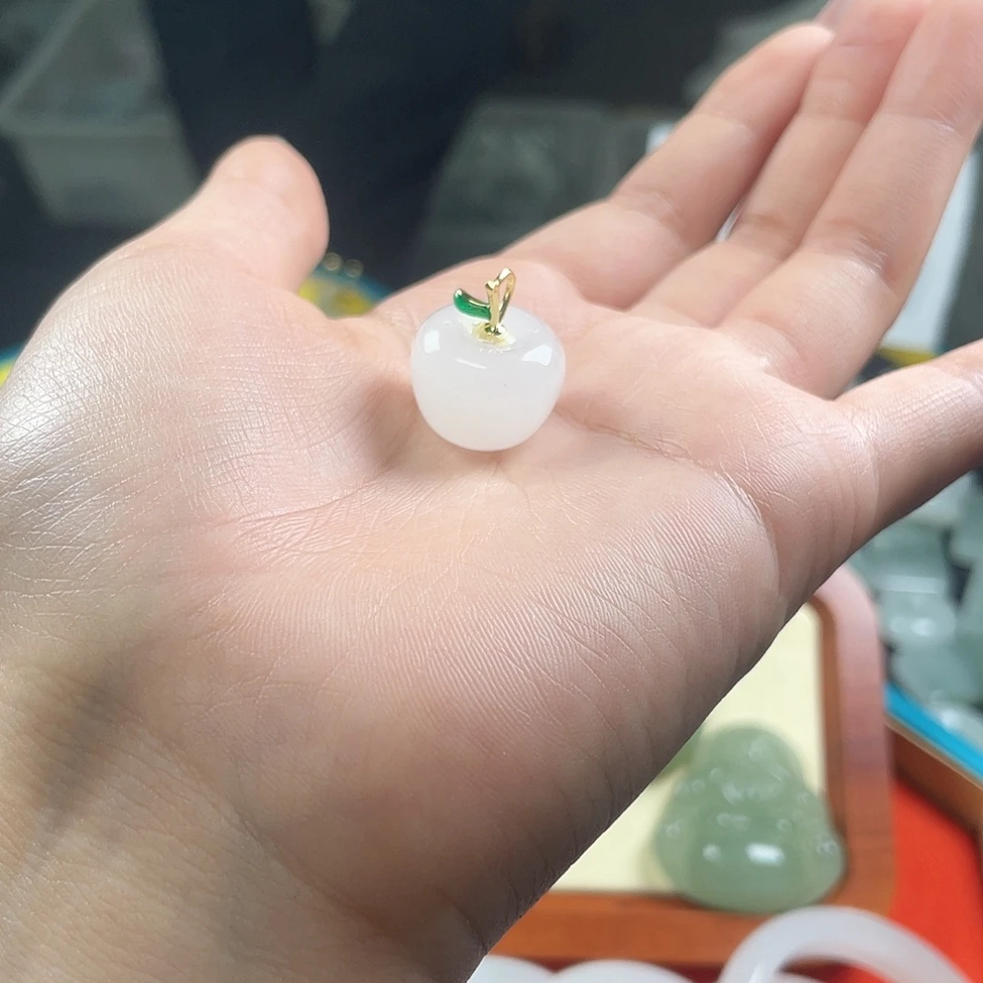 石英质玉未镶嵌颈饰