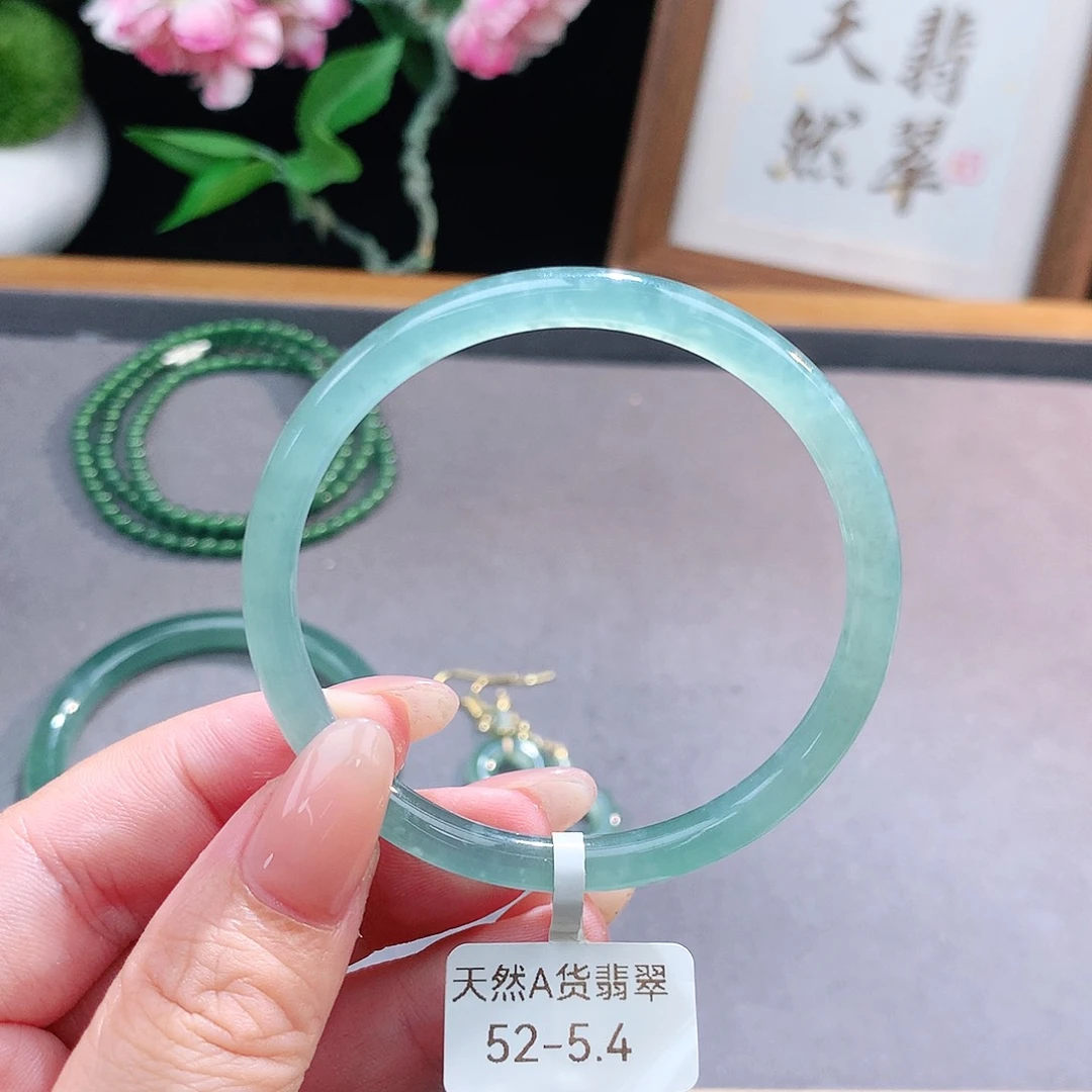 未镶嵌手镯（圆镯）翡翠