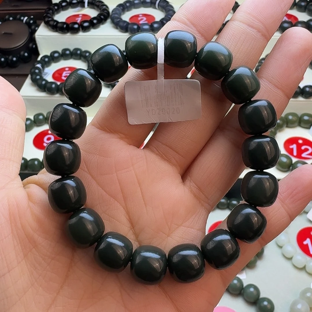 明***酒和田玉未镶嵌手串