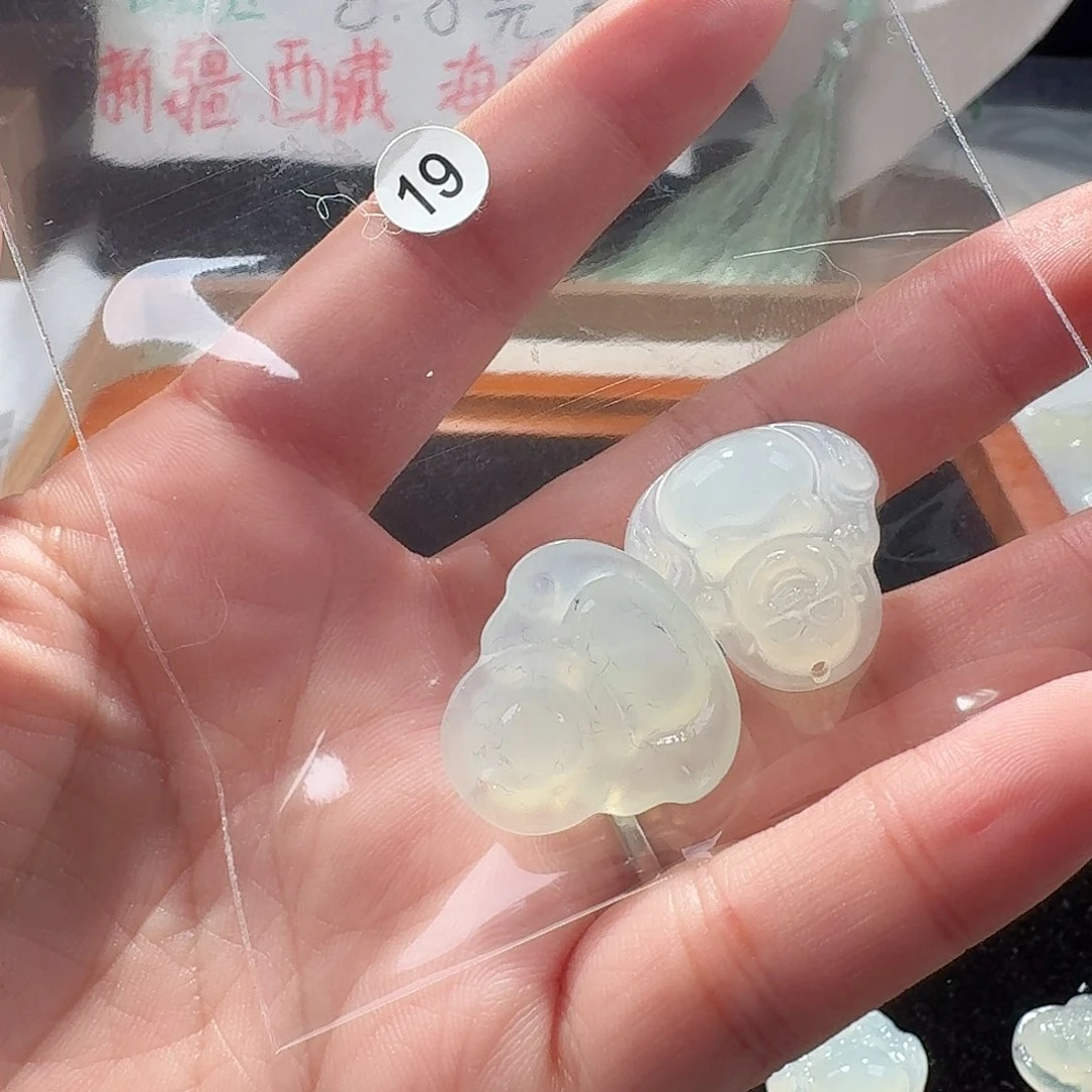 蛇纹石玉颈饰合金精美礼品