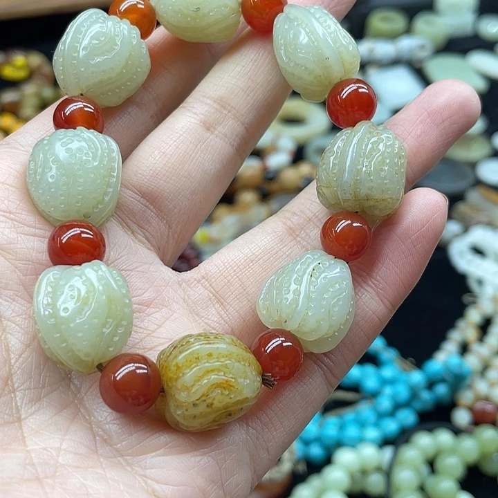 励***起和田玉未镶嵌颈饰