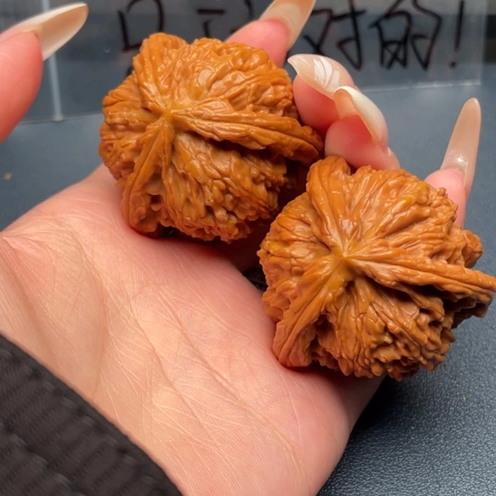 e***D文玩核桃吊坠白狮子