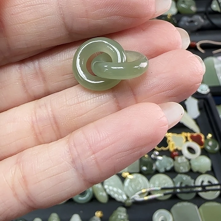 和田玉吊坠(不含链)未镶嵌红*叶